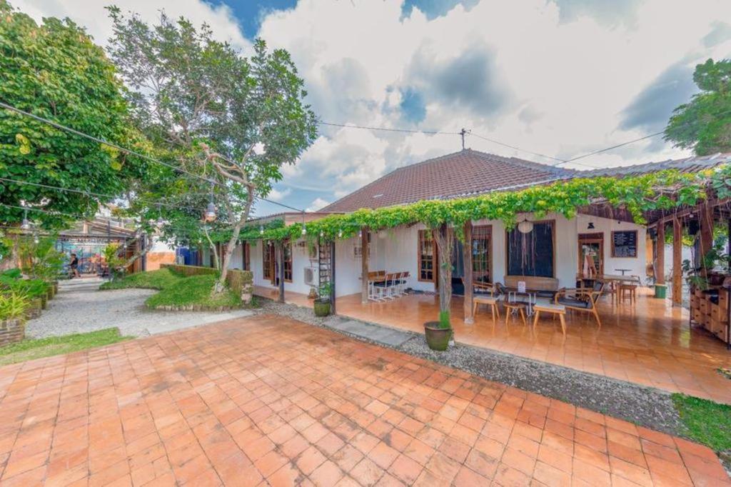Bhumi Hostel Yogyakarta Exteriör bild